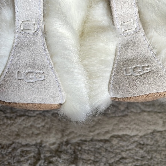 UGG slipper full foot slippers. - Picture 6 of 6
